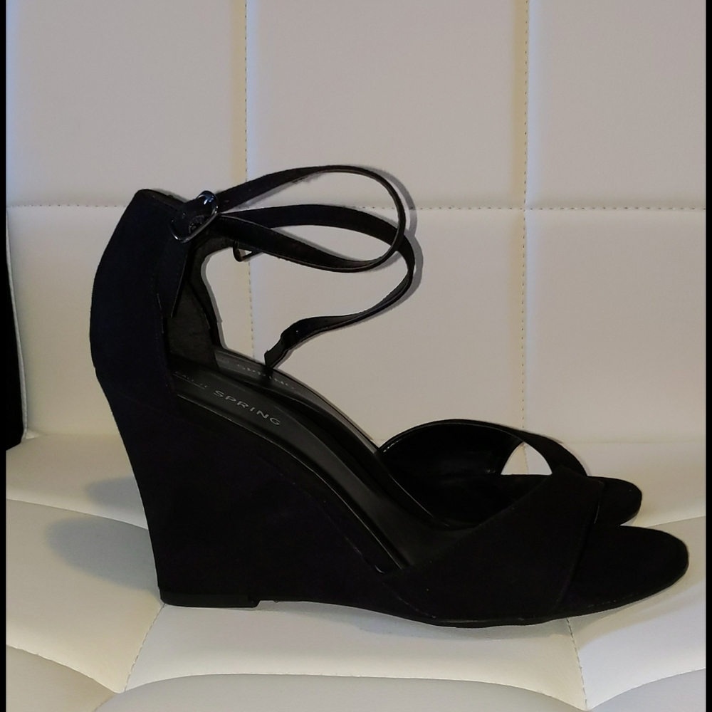 Black wedges